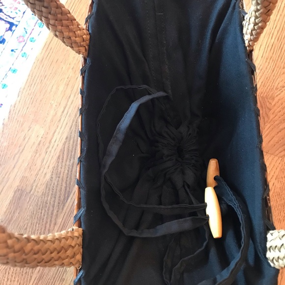 Pita Kura Handbeaded Drawstring Straw Bags (Small) - Picture 6 of 7